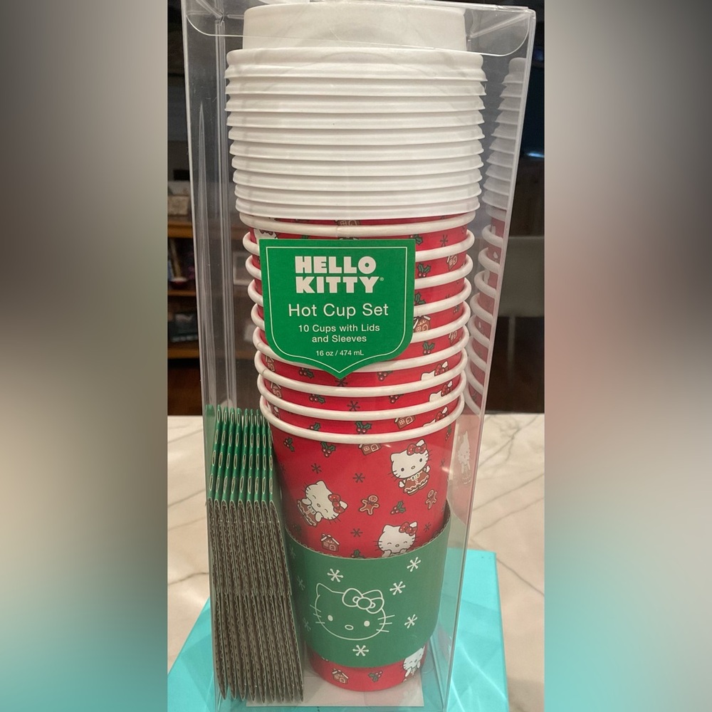 Hello Kitty Hot Xmas Cup Set with Lids NWT